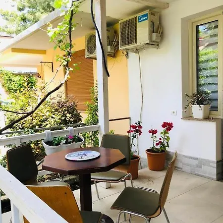 Sala Apartment *